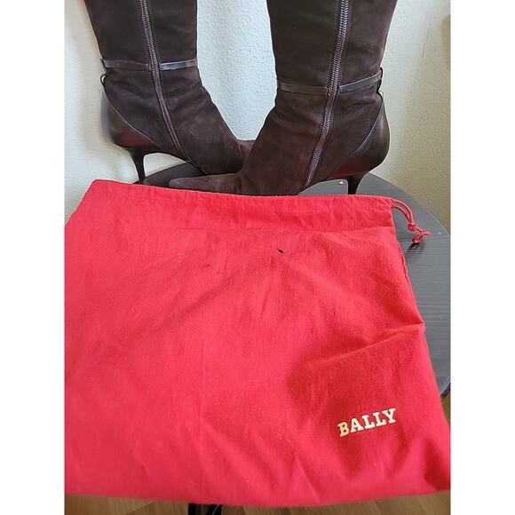 Chocolate suede boots - Picture 8 of 12